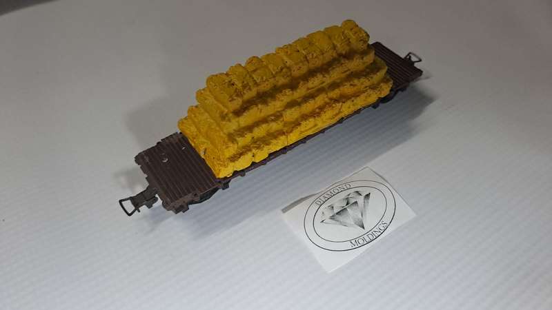 Model Trains HO 1 x Hay Bales Big Long - 100mm x 35mm x 34mm
