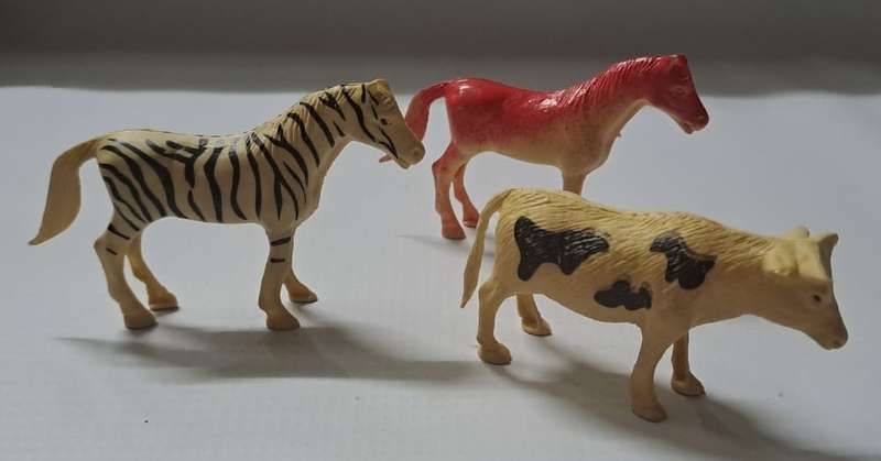 Model Animals - 3 x Animals Figures. (+- 40-60mm high)