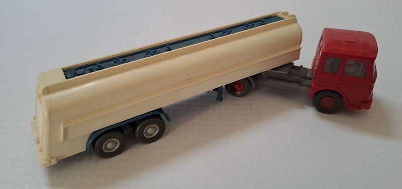Model Trains 1:87 HO 1 x Wiking - MAN Oil Tanker.
