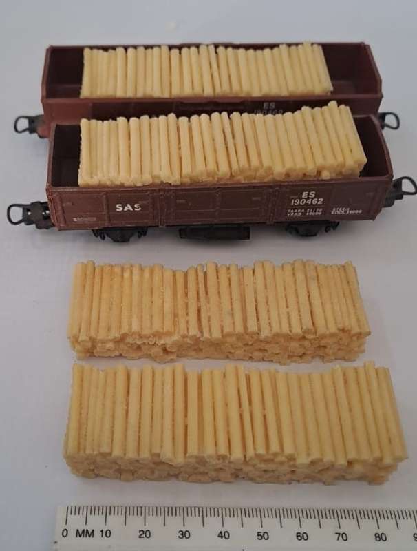 Model Trains HO 4 x Wood piles for Sawmill or flatbed (Unpainted)