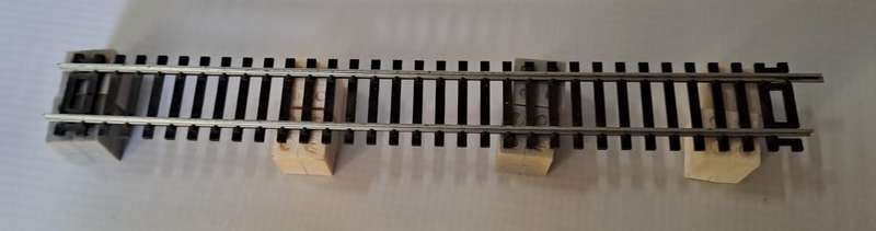 Model Trains HO 8 x Bridge Pillars (Unpainted)