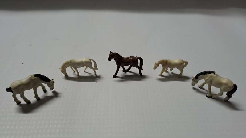 Model Trains H0-Scale 5 x Horses.