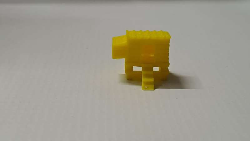 Model Trains 1:87 HO - Chicken Coop + 5 Chickens. - 24mm x 24mm x 17mm