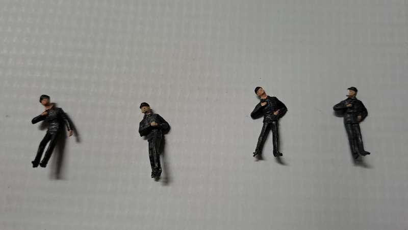 Model Trains 1:87 HO 4 x Railway figures.