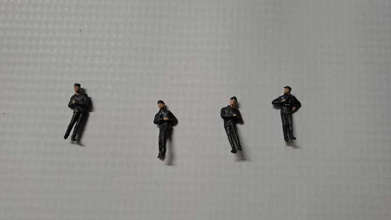 Model Trains 1:87 HO 4 x Railway figures.