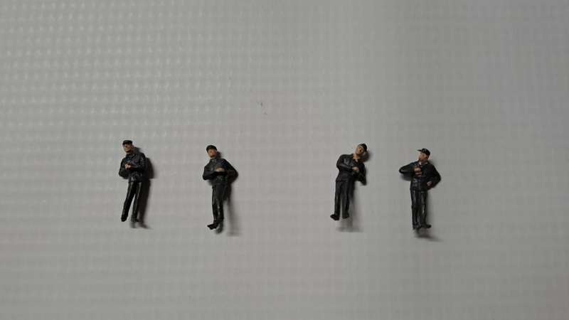 Model Trains 1:87 HO 4 x Railway figures.