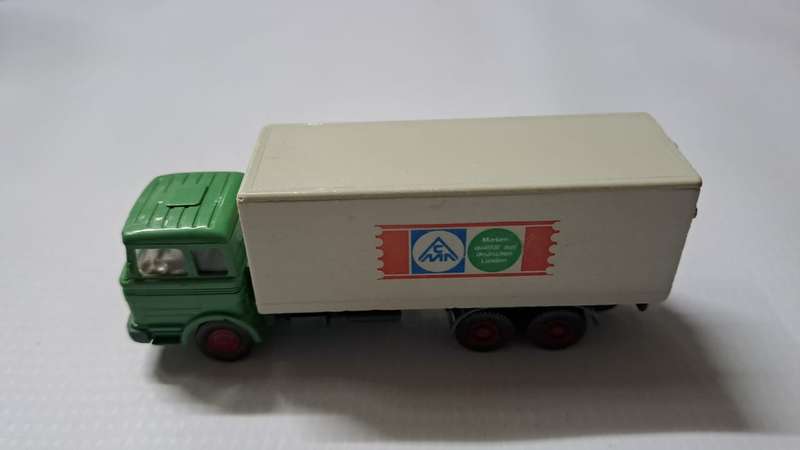 Model Trains 1:87 HO 1 x Wiking Mercedes-Benz truck CMN.