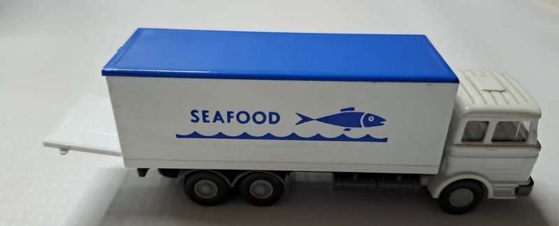 Model Trains 1:87 HO 1 x Wiking Mercedes-Benz truck - Seafood.