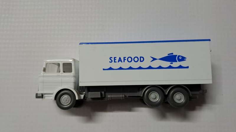 Model Trains 1:87 HO 1 x Wiking Mercedes-Benz truck - Seafood.