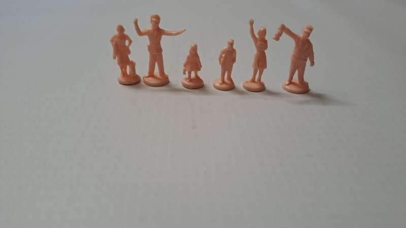 Model Trains 1:87 HO 6 x Unpainted Figures.
