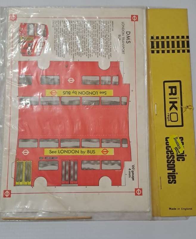 Model Trains 1:87/ OO 1 x London Transport Bus. (Paper)