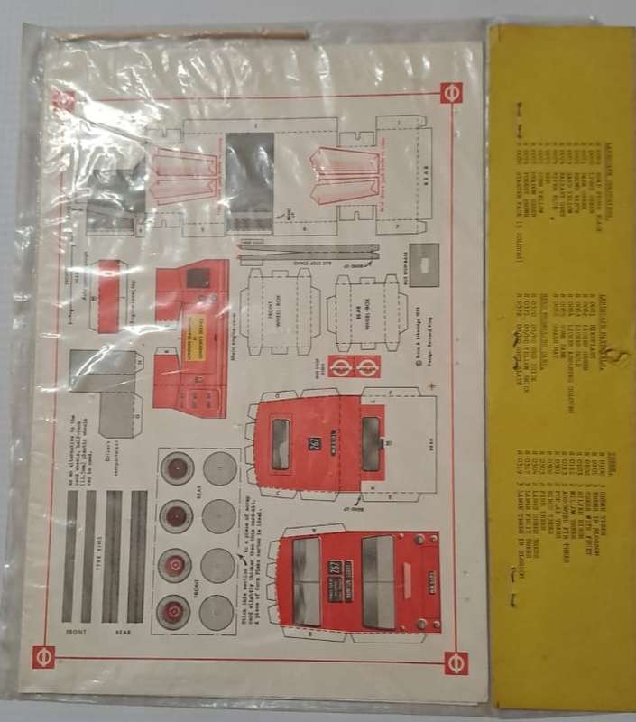 Model Trains 1:87/ OO 1 x London Transport Bus. (Paper)