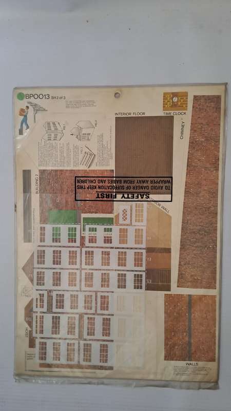Model Trains 1:87 OO/HO 1 x Factory Building. (Carton)