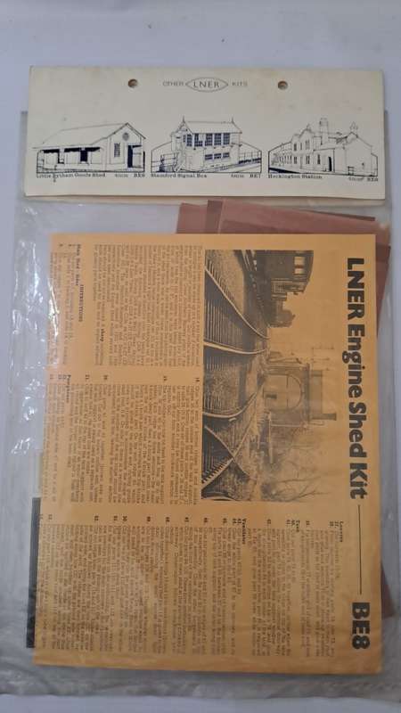 Model Trains 1:87 OO/HO 1 x Engine Shed Kit Building. (Carton)