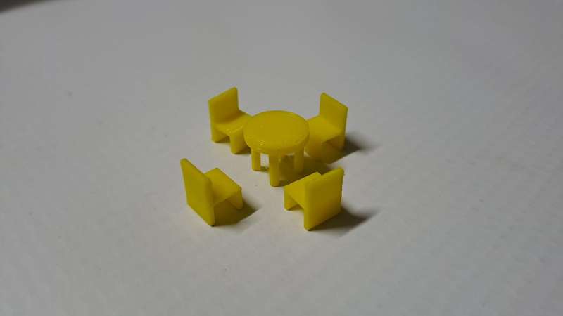 Model Trains 1:87 HO - Table + 4 Chairs (Yellow)