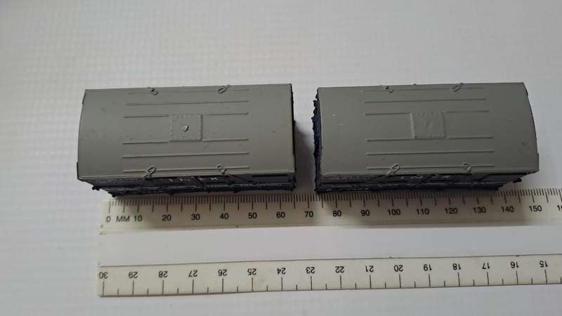 Model Trains HO-Scale 2 x LNER Container (plastic).