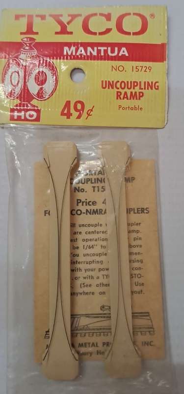 Model Trains HO-Scale 2 x Tyco Mantua Uncoupling Ramp. (portable)