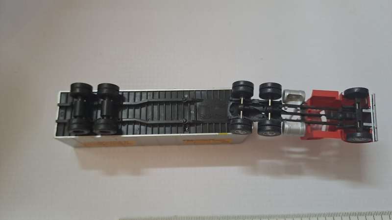 Model Trains/Trucks HO 1 x Walthers Western Pacific Containers & Truck.