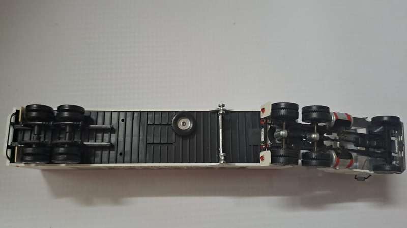 Model Trains/Trucks HO 1 x Walthers Bekins Containers & Truck. (Good detail)