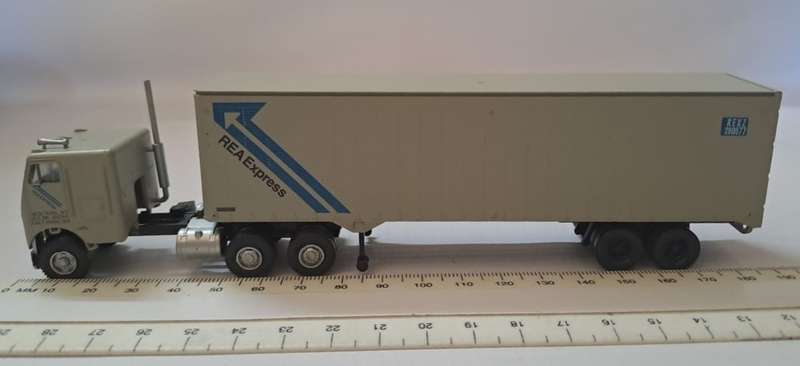 Model Trains/Trucks HO 1 x Walthers REA Express Container & Truck.