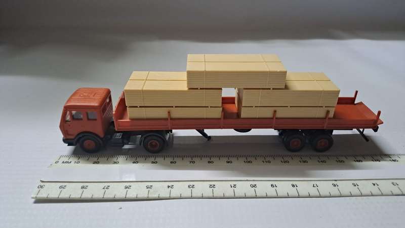 Model Trains/Track HO 1 x Kibri Mercedes-Benz Abnormal long 5 x loss wood loads.