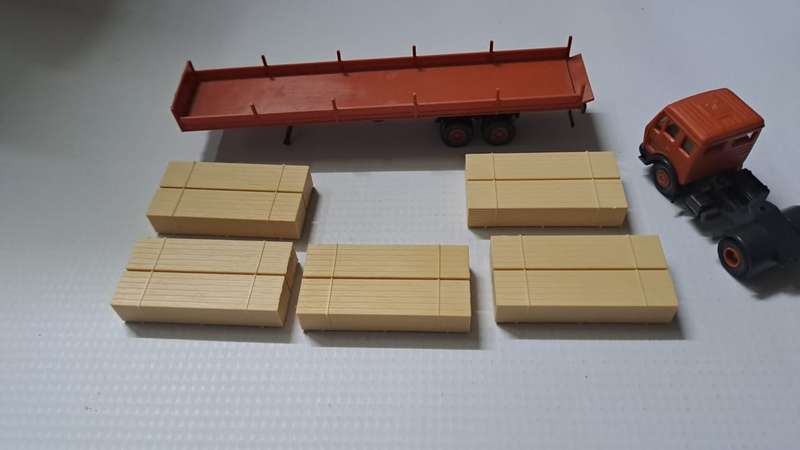 Model Trains/Track HO 1 x Kibri Mercedes-Benz Abnormal long 5 x loss wood loads.