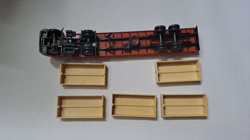 Model Trains/Track HO 1 x Kibri Mercedes-Benz Abnormal long 5 x loss wood loads.