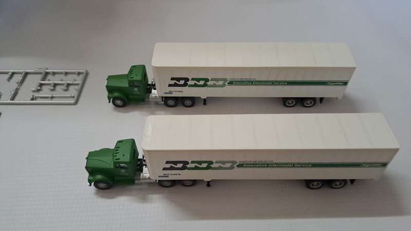 Model Trains/Track HO 2 x Con-Cor Burlington Northern Innovative Intermodal Service. (fully build)