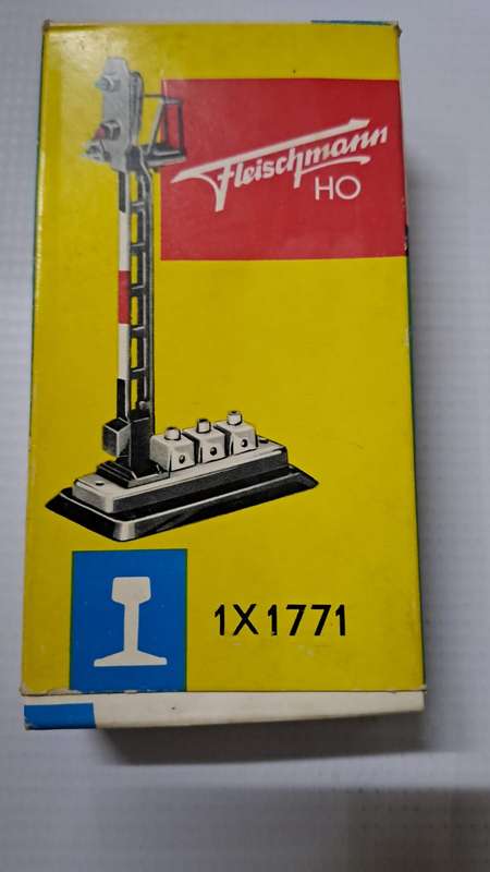 Model Trains HO Fleischmann 1 x Signal.  Boxed. Working