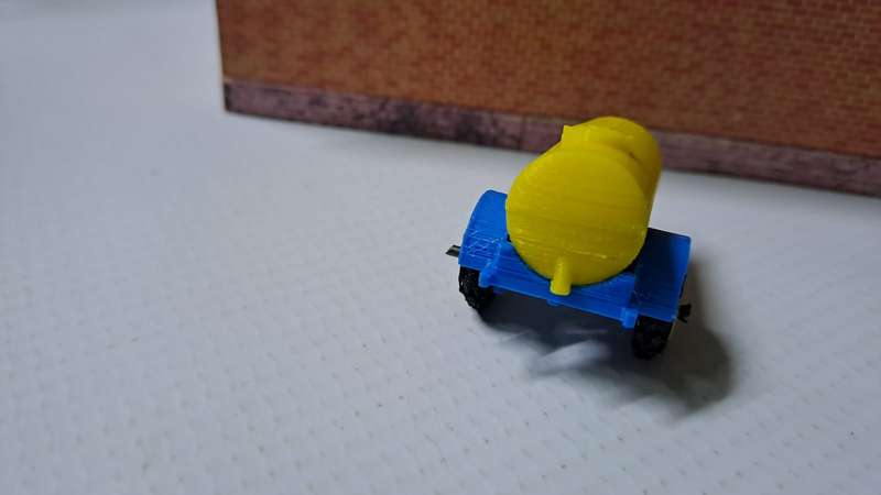 Model Trains 1:87 H0 - Water Barrel Trailer (Yellow). - 55mm x 28mm x 30mm