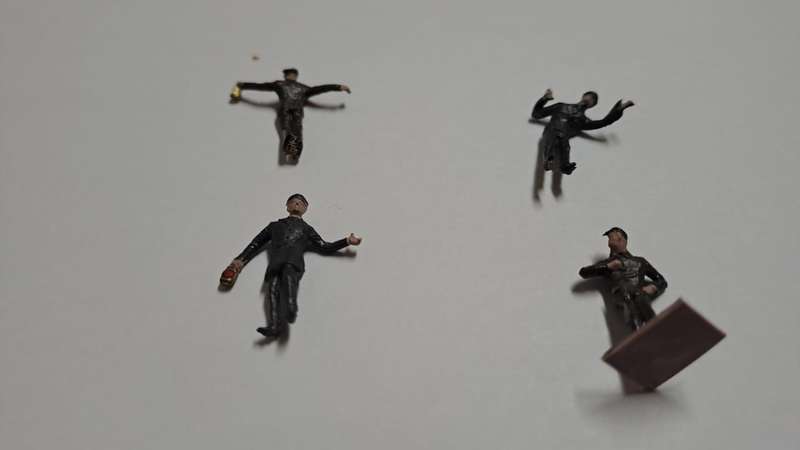 Model Trains 1:87 HO 4 x Railway figures.