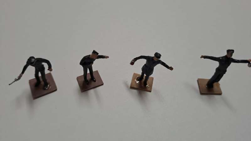 Model Trains 1:87 HO 4 x Railway figures.
