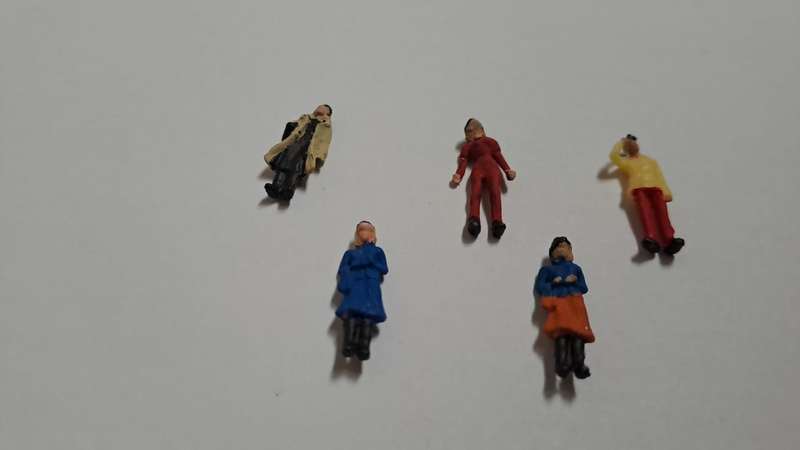 Model Trains 1:87 HO 5 x figures.