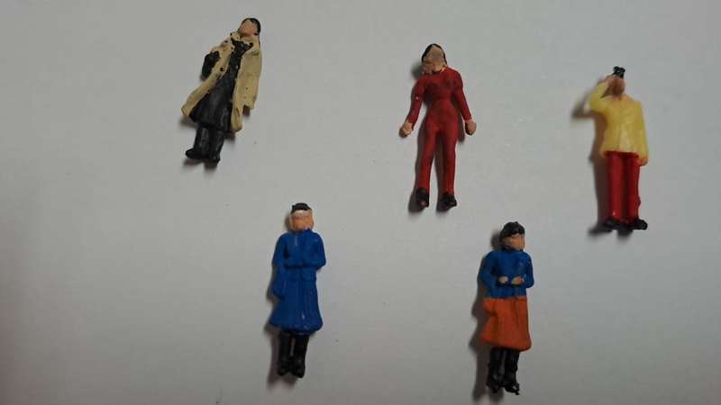 Model Trains 1:87 HO 5 x figures.