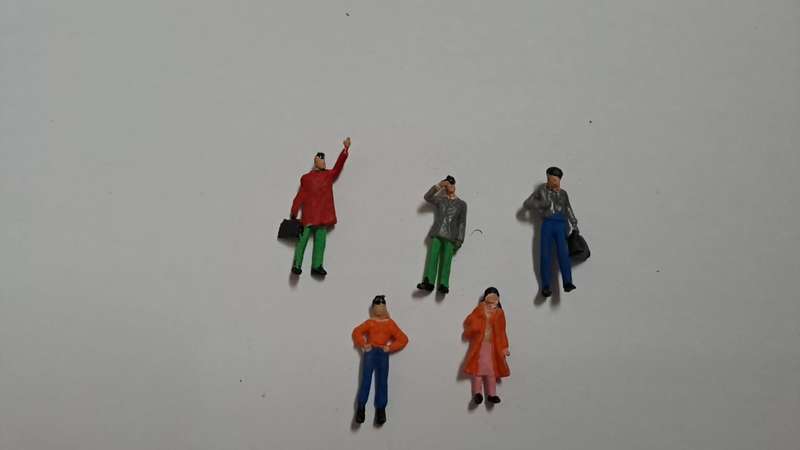 Model Trains 1:87 HO 5 x figures.