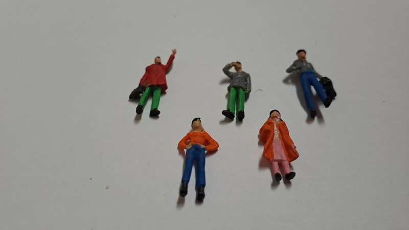 Model Trains 1:87 HO 5 x figures.