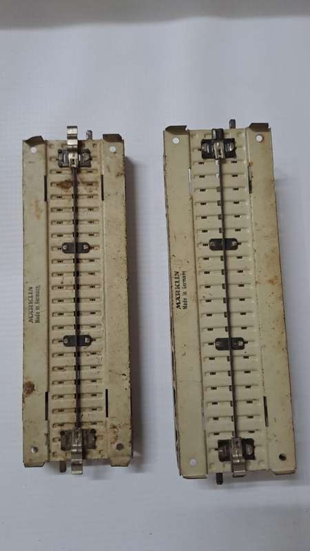Model Trains HO 2 x Marklin 3 rail bridges. (Tracks rusted)