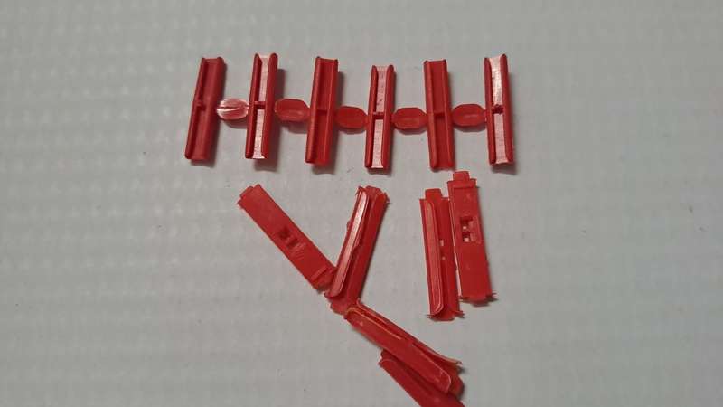 Model Trains 1:87 HO 12 x Fishplates Plastic.