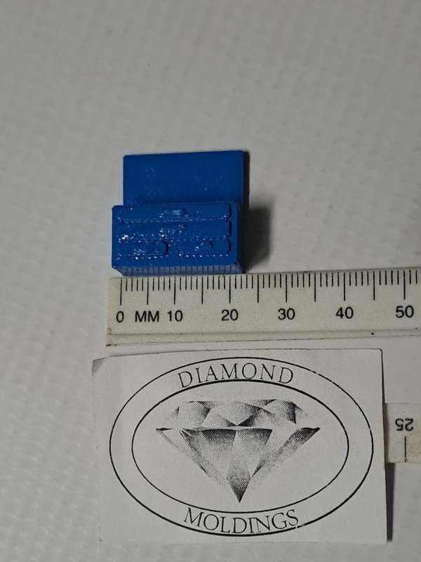 Model Trains H0 1/87 - Scale - Garage Toolbox (blue) - 21mm x 8mm x 21mm