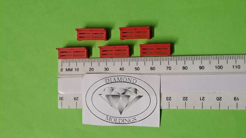 Model Trains 1:87 HO - Station/Park Benches - Red (5 pack)
