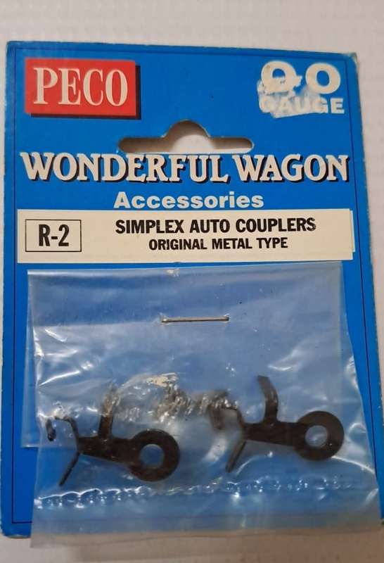 Model Trains OO-Scale 1 x Bag of 2 x Peco Simplex Auto Couplers Metal.