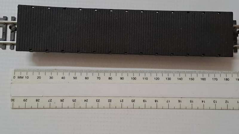Model Trains HO-Scale 1 x New Heven Bachmann Low bead with plastic wheel and KD couplers.