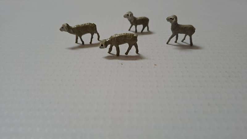 Model Trains HO-Scale 1 x Pack of Animals - Sheep Lambs (4 units).