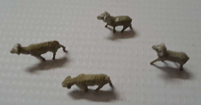 Model Trains HO-Scale 1 x Pack of Animals - Sheep Lambs (4 units).