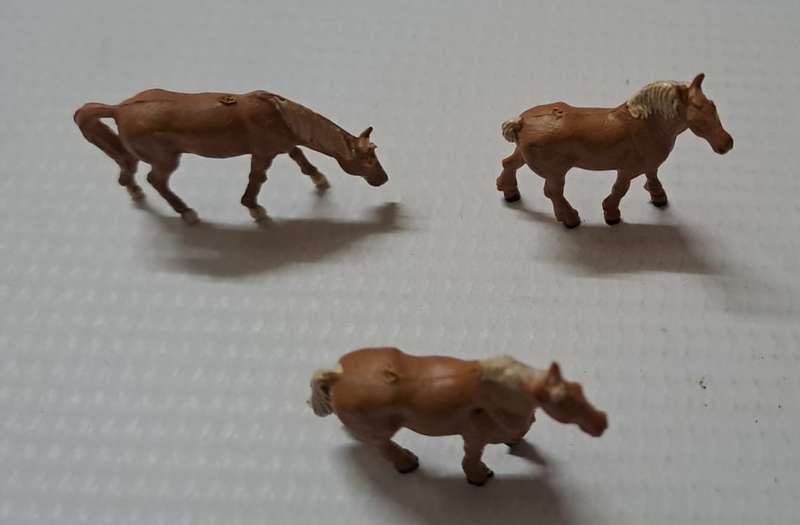 Model Trains HO-Scale 1 x Pack of Animals - Horses (3 units).