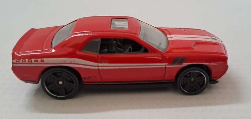 Hot wheels Diecast Model Car Dodge Challenger SRT8 `Mattel` 1/64 scale.