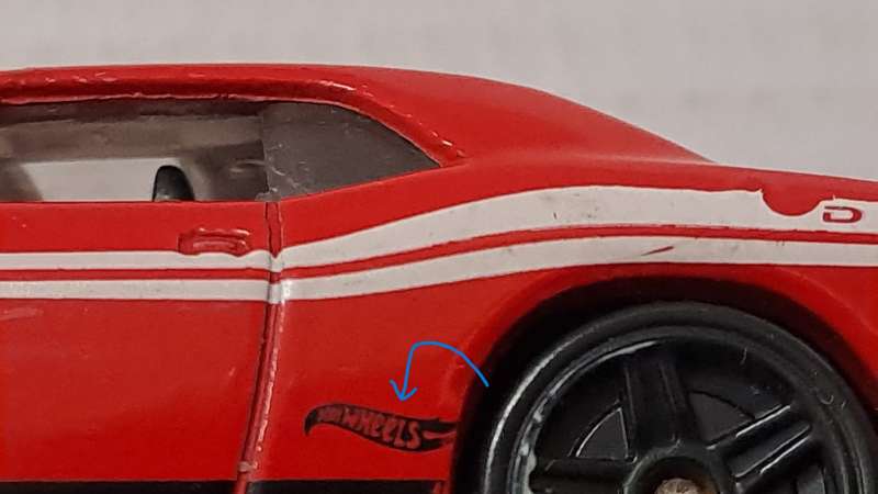 Hot wheels Diecast Model Car Dodge Challenger SRT8 `Mattel` 1/64 scale.