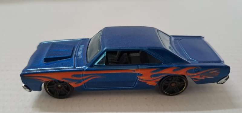 Hot wheels Diecast Model Car 1968 Dodge Dart 2010 `Mattel` 1/64 scale.