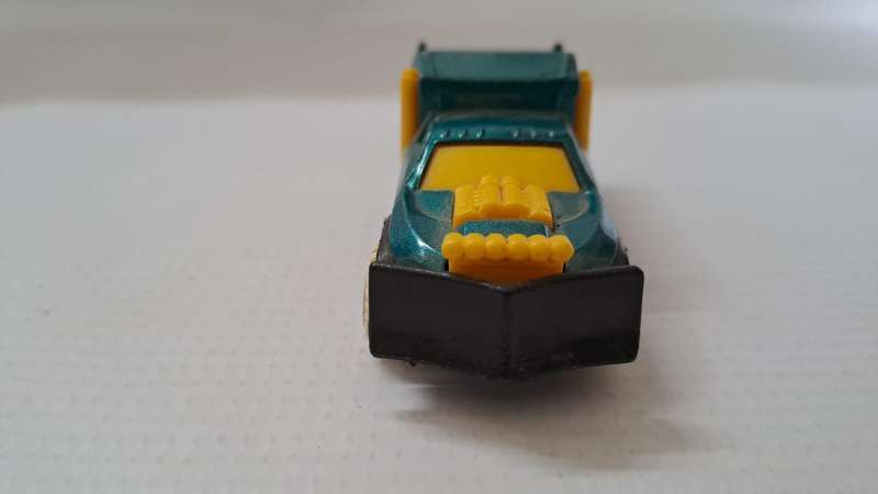 Hot wheels Diecast Model Car Snow Vehicle 2013 `Mattel` 1/64 scale.