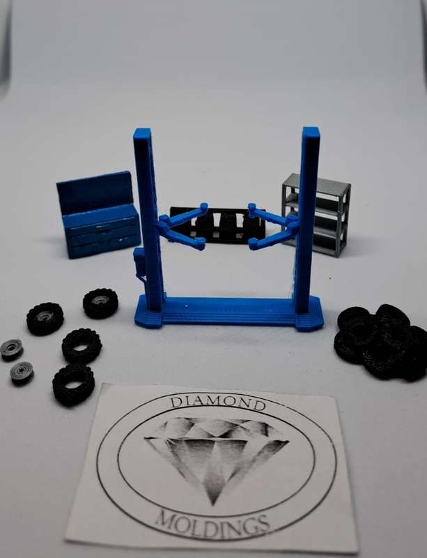 Model Trains 1:87 HO - Tyres & Rims, Blue Lift, Toolbox, Shelve for Tyre Shop.